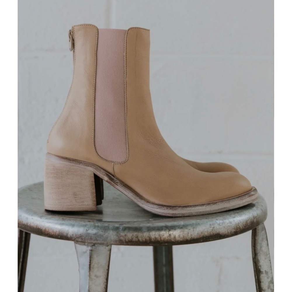 Free People Essential Chelsea Boot Natural New
